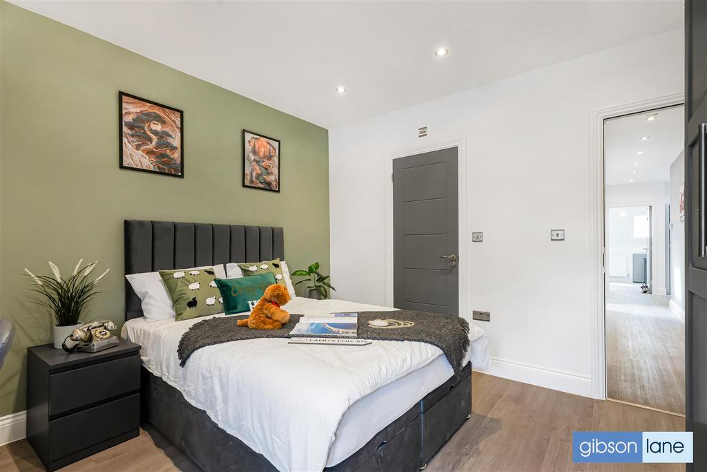 House in Kingston Upon Thames - View 3