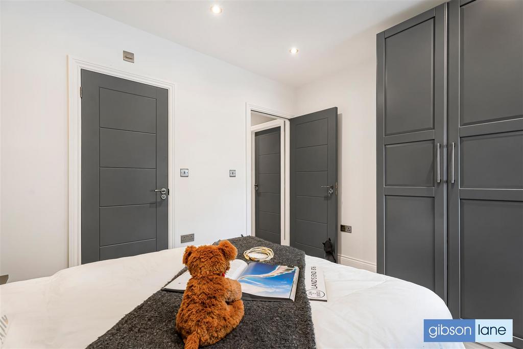 House in Kingston Upon Thames - View 4