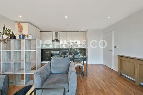 3 bedroom flat to rent, Horizons Tower, 1 Yabsley Street, London, E14