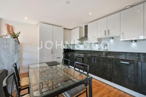 3 bedroom flat to rent, Horizons Tower, 1 Yabsley Street, London, E14