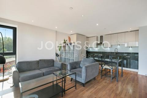 3 bedroom flat to rent, Horizons Tower, 1 Yabsley Street, London, E14