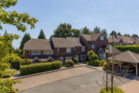 2 bed flat/apartment for rent in Benhall Mill Road, Tunbridge Wells, TN2