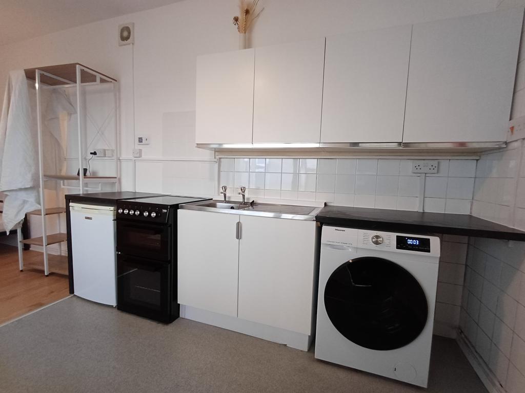 Apartment in Cardiff, Cathays - View 3