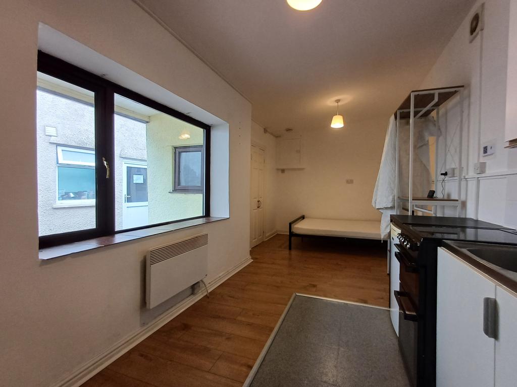 Apartment in Cardiff, Cathays - View 4