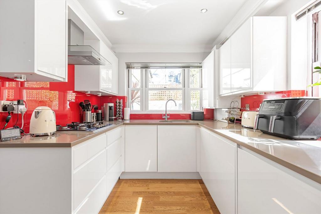 House in London - View 3