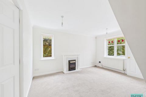 3 bed semi-detached house for rent in Beaufort Close, York