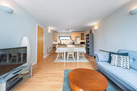 2 bedroom flat for sale, Kilburn High Road, Kilburn, London, NW6