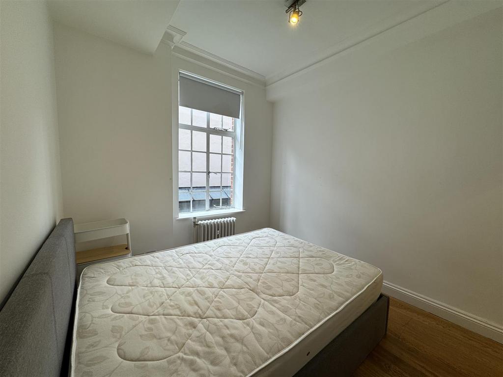 House in London - View 2