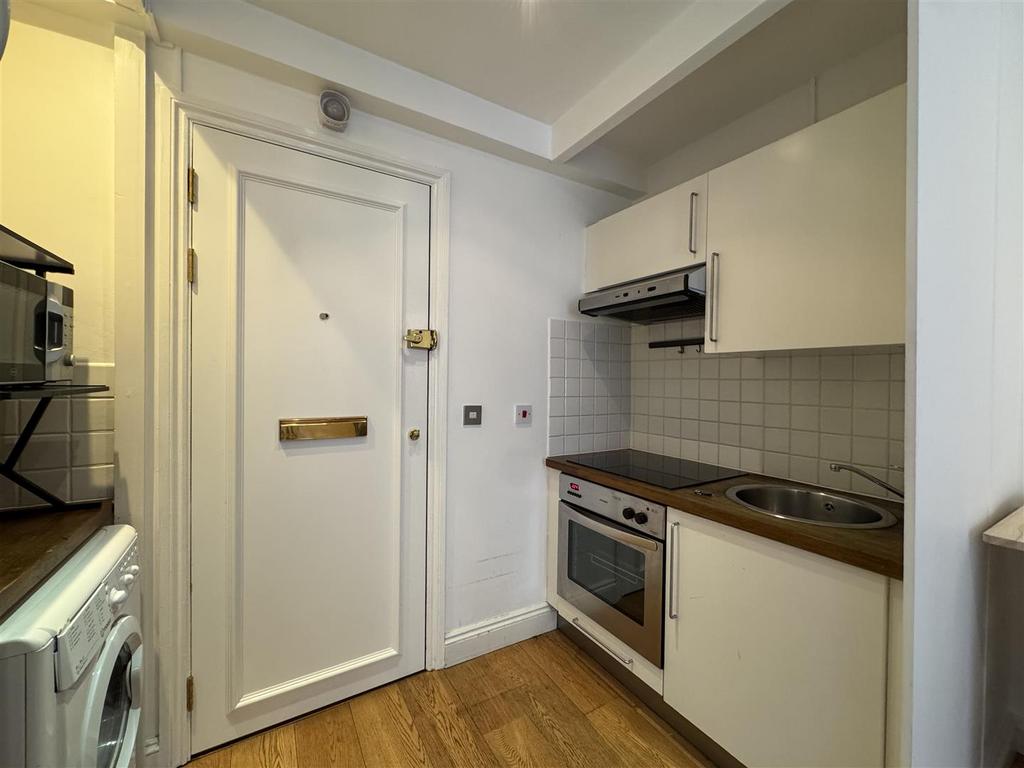 House in London - View 3