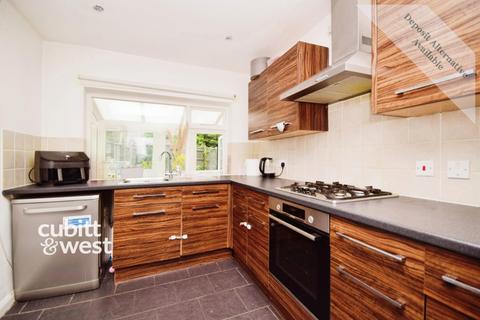 2 bedroom end of terrace house to rent, Sunnydene Road Purley CR8