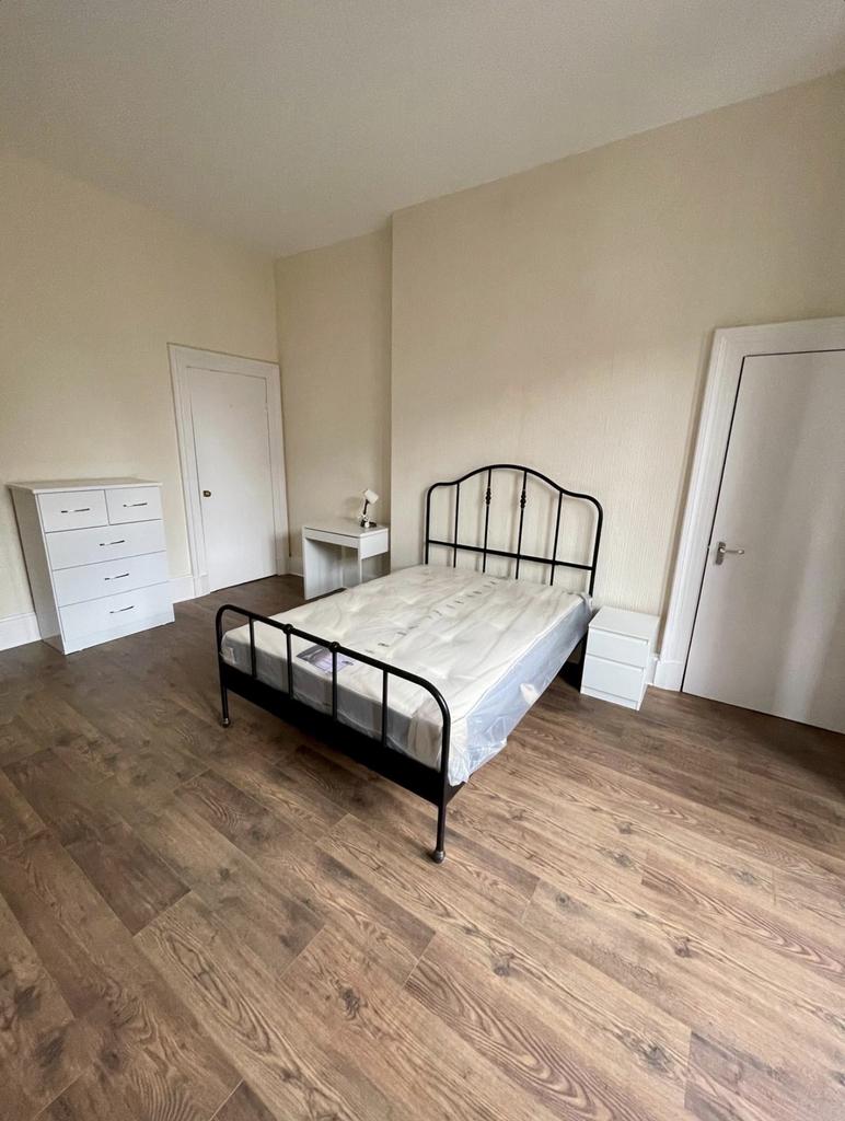 Apartment in Glasgow - View 3