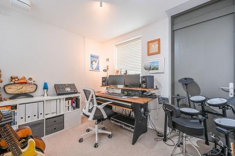 2 bedroom flat for sale, Pioneer Court, E16, Royal Docks, London, E16