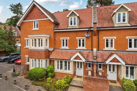 4 bedroom townhouse for sale, Convent Close, Woking, GU22