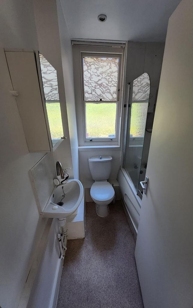 Apartment in Croydon - View 3