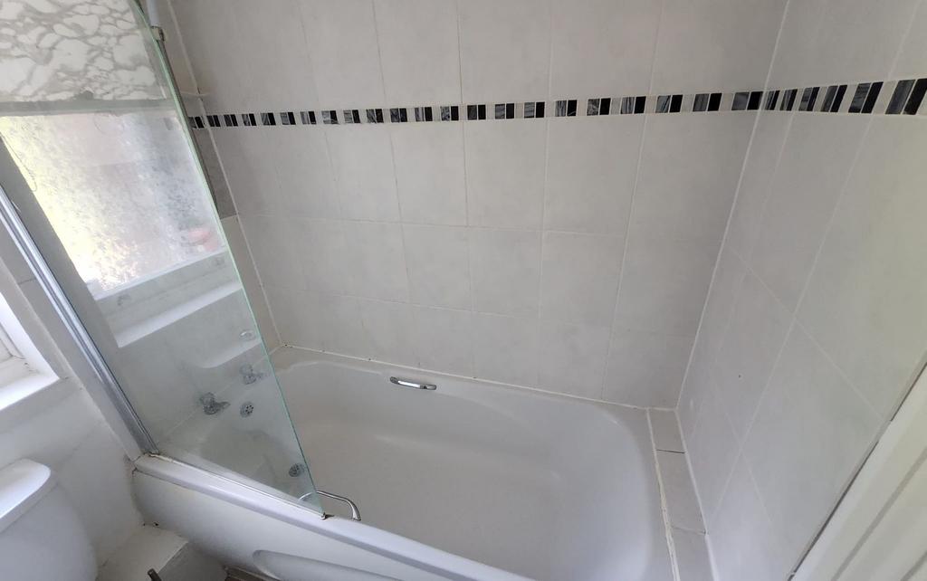 Apartment in Croydon - View 4