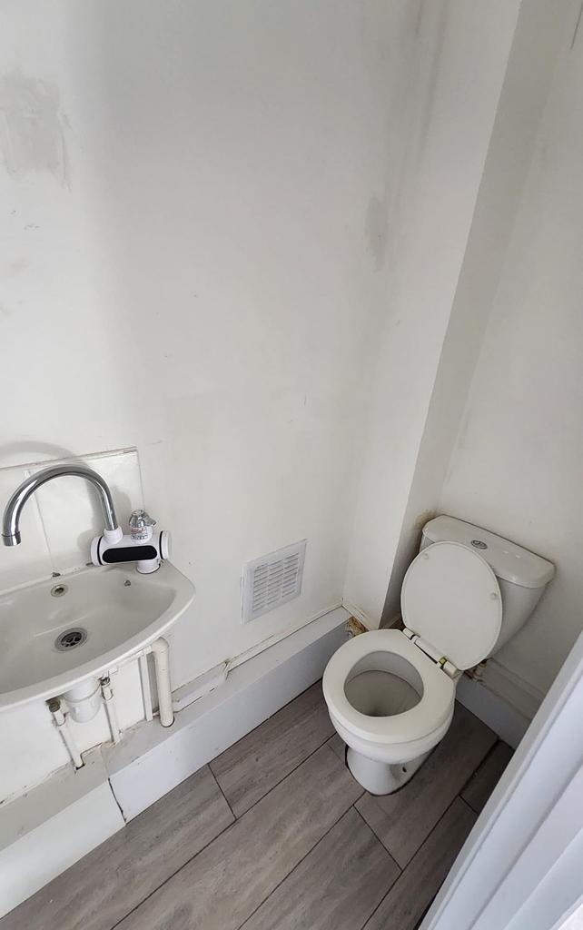 Apartment in Croydon - View 5