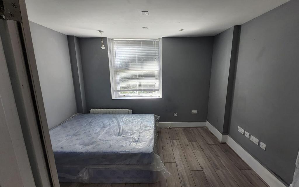 Apartment in Croydon - More
