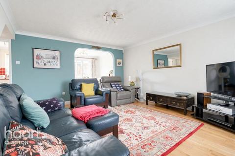 4 bedroom detached house for sale, Greenacres, Clacton-On-Sea