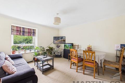 2 bedroom flat for sale, Ramsbury Road