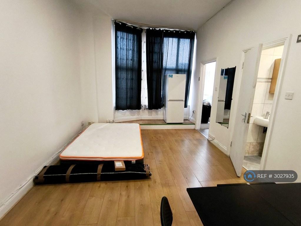 Apartment in London - View 2