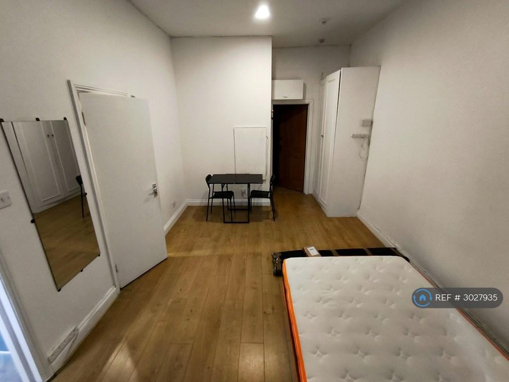Apartment in London - View 3