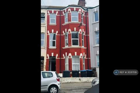 3 bed flat/apartment for rent in Hatfeild Road, Margate, CT9