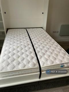 1 bedroom in a house share to rent, Gilmore Road, London, SE13