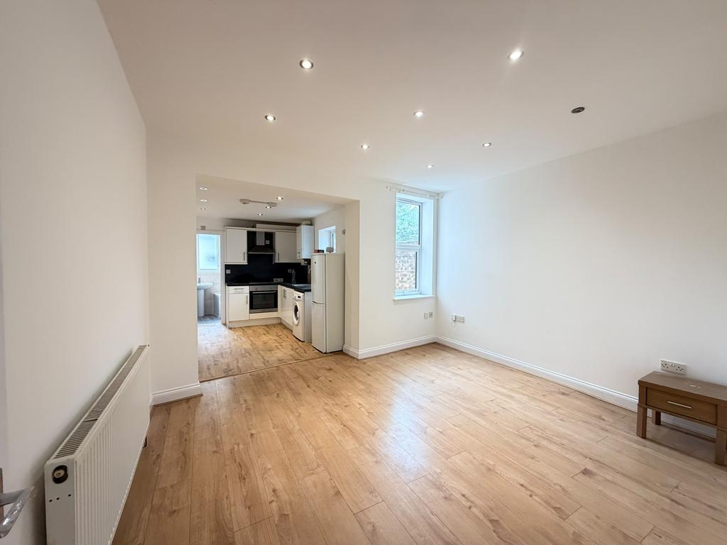 Apartment in Erith - View 2