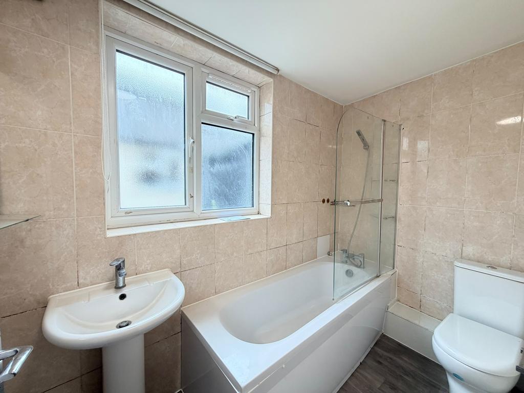Apartment in Erith - View 4