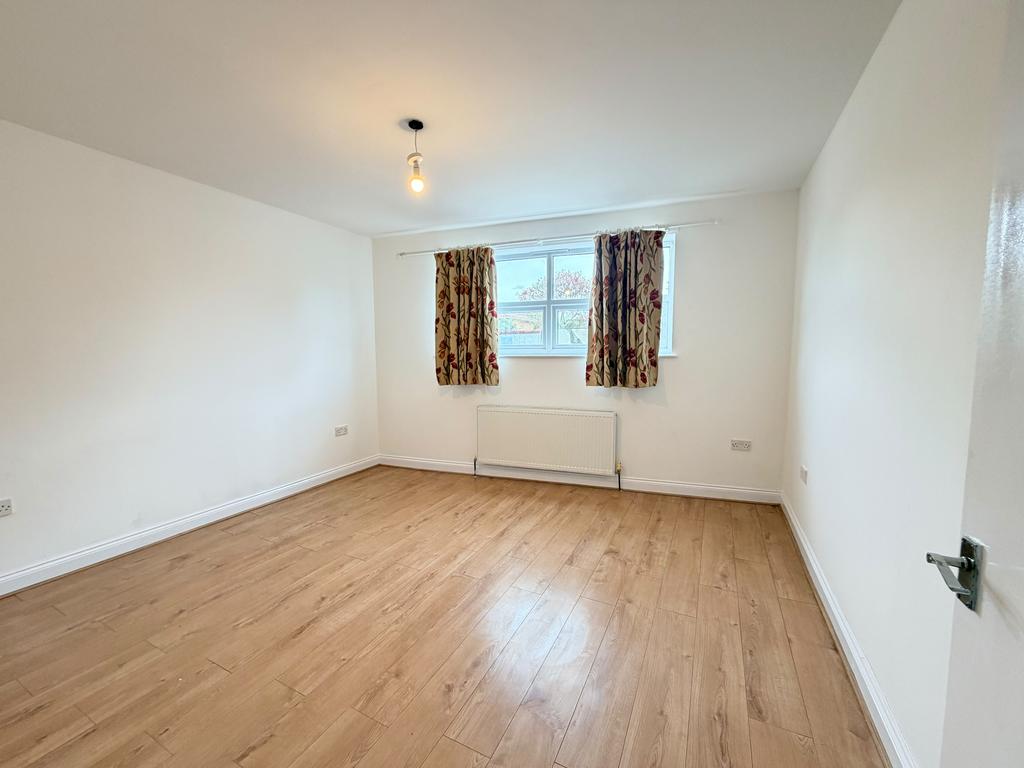 Apartment in Erith - View 5