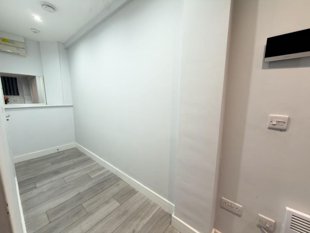 Apartment in Leicester - View 3