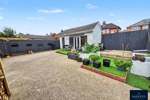 3 bedroom semi-detached house for sale, Leeds Road, Dewsbury