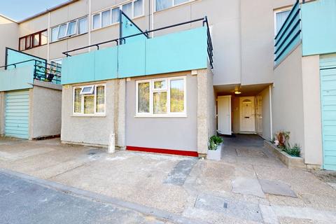 1 bedroom in a house share to rent, Lindsey Close, Mitcham CR4