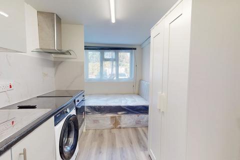 1 bedroom in a house share to rent, Lindsey Close, Mitcham CR4