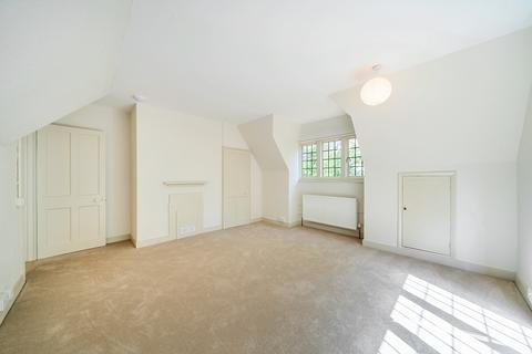 2 bedroom cottage to rent, King Johns Walk, London, SE9