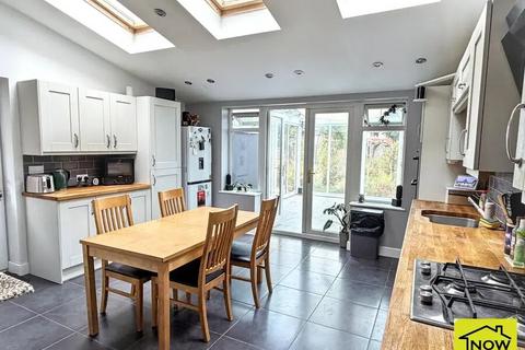 3 bedroom semi-detached house to rent, Linton Close, Farndon, Newark, Nottinghamshire.
