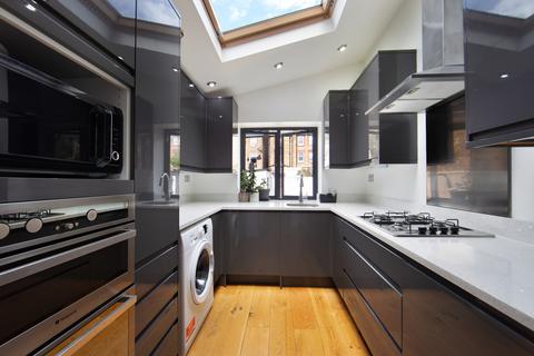 4 bedroom semi-detached house for sale, Mitcham Lane, London SW16