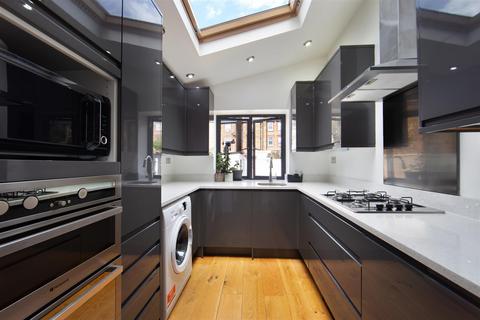 4 bedroom semi-detached house for sale, Mitcham Lane, London SW16