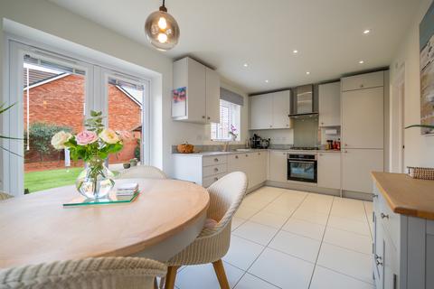3 bedroom detached house for sale, Larches Avenue, Tatenhill, DE13