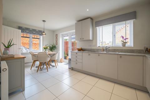 3 bedroom detached house for sale, Larches Avenue, Tatenhill, DE13