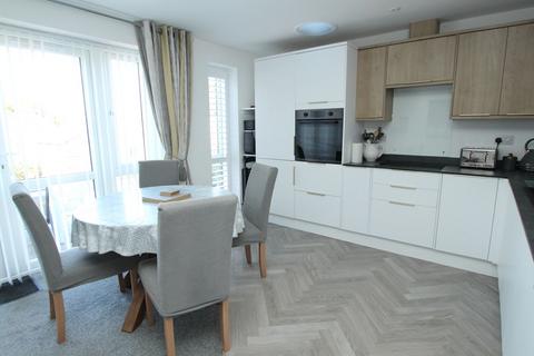 2 bedroom chalet to rent, Serenity Gardens, Poole, BH12