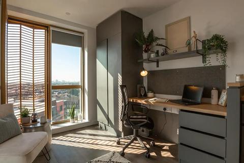 Studio to rent, Perth Road, London IG2