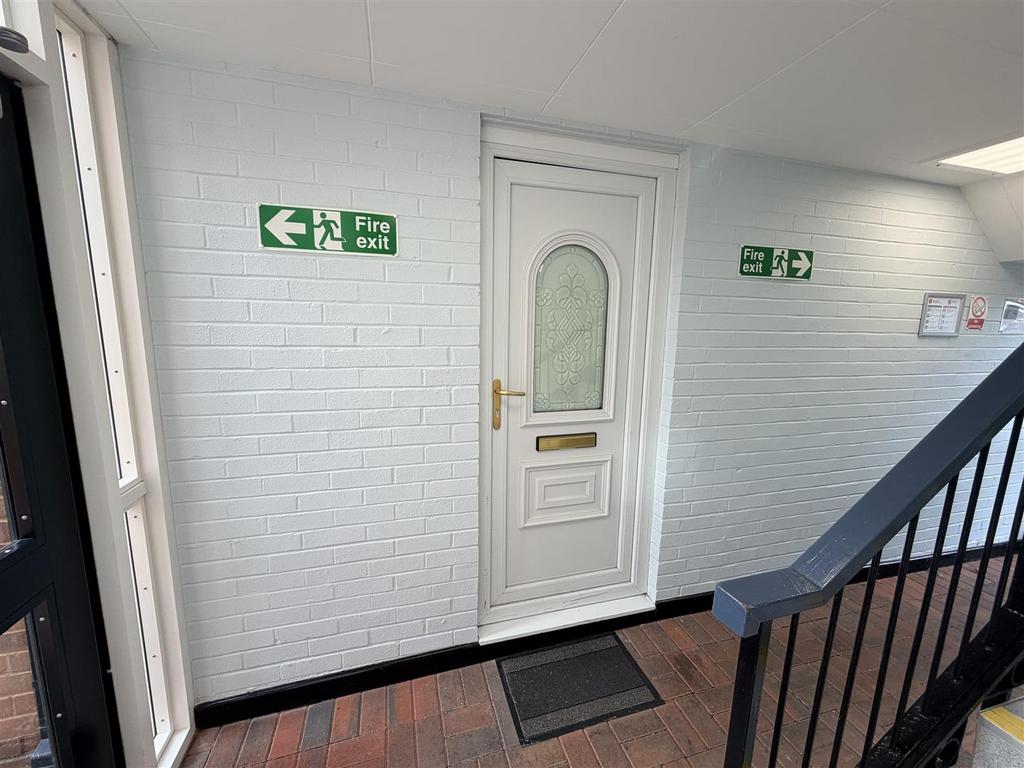 Apartment in Solihull, West Midlands - View 2