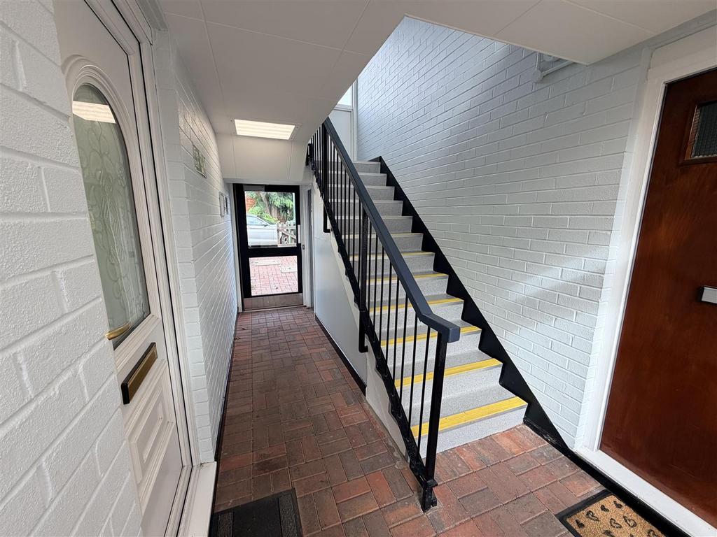 Apartment in Solihull, West Midlands - View 3