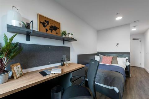 Studio to rent, Perth Road, London IG2