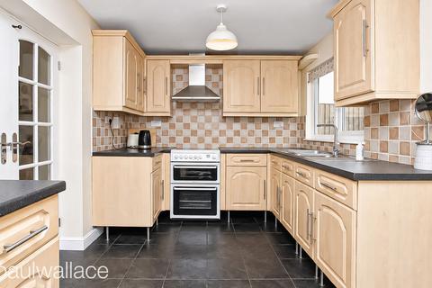 2 bedroom terraced house for sale, River Avenue, Hoddesdon|Approx. 100ft Rear Garden|Garage & Off Street Parking