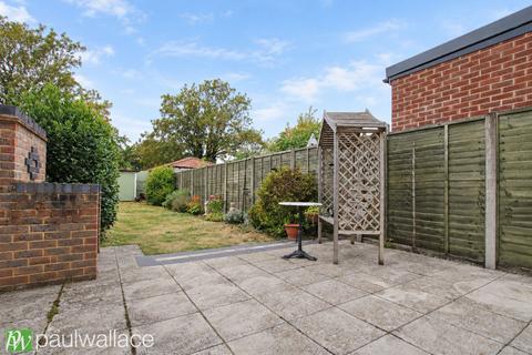 2 bedroom terraced house for sale, River Avenue, Hoddesdon|Approx. 100ft Rear Garden|Garage & Off Street Parking