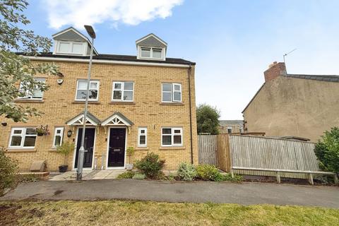 3 bedroom townhouse for sale, Pattinson Drive, Ryton NE40