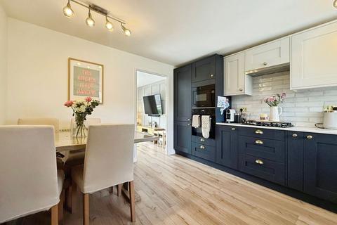 3 bedroom townhouse for sale, Pattinson Drive, Ryton NE40