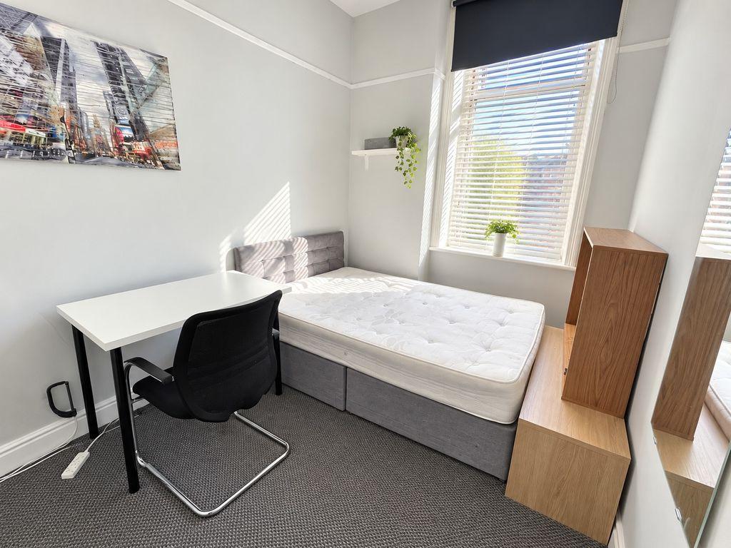 Apartment in Newcastle Upon Tyne - View 5